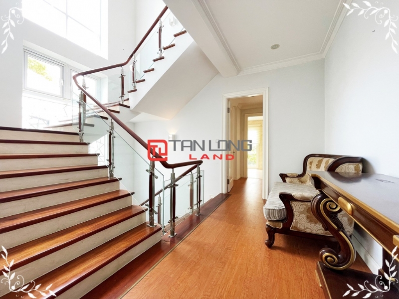 Gorgeous fully furnished detached villa for rent in Vinhomes Riverside 15