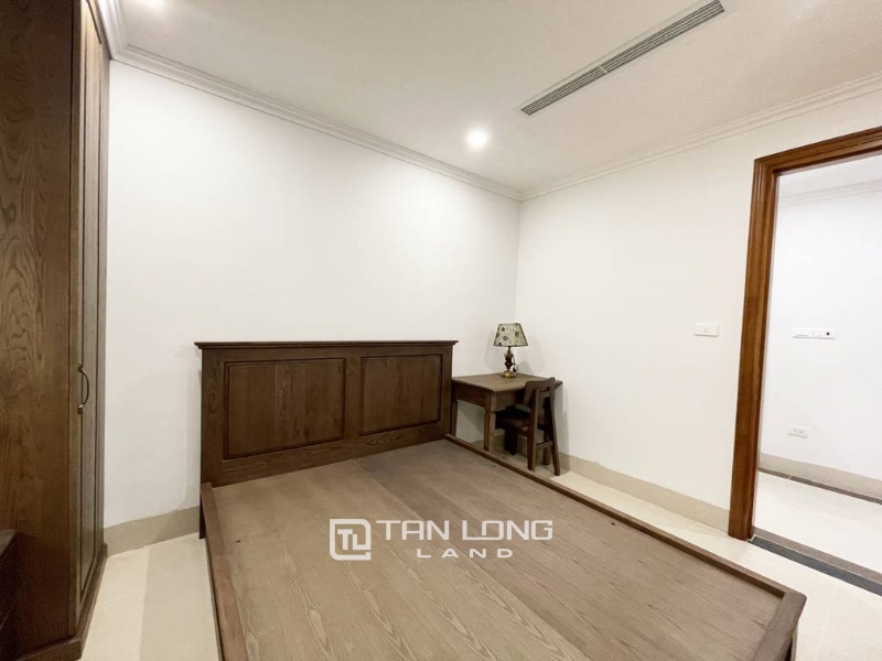 Gorgeous lake view apartment for rent in D Le Roi Soleil Quang An 12