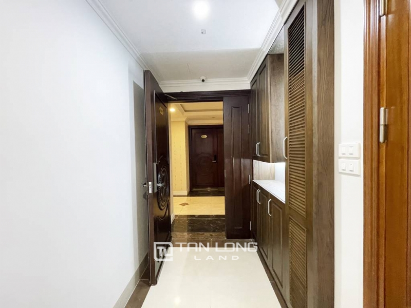 Gorgeous lake view apartment for rent in D Le Roi Soleil Quang An 15
