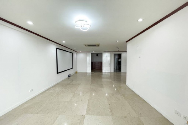 Grand 182 SQM apartment for rent in P2 Ciputra for no option