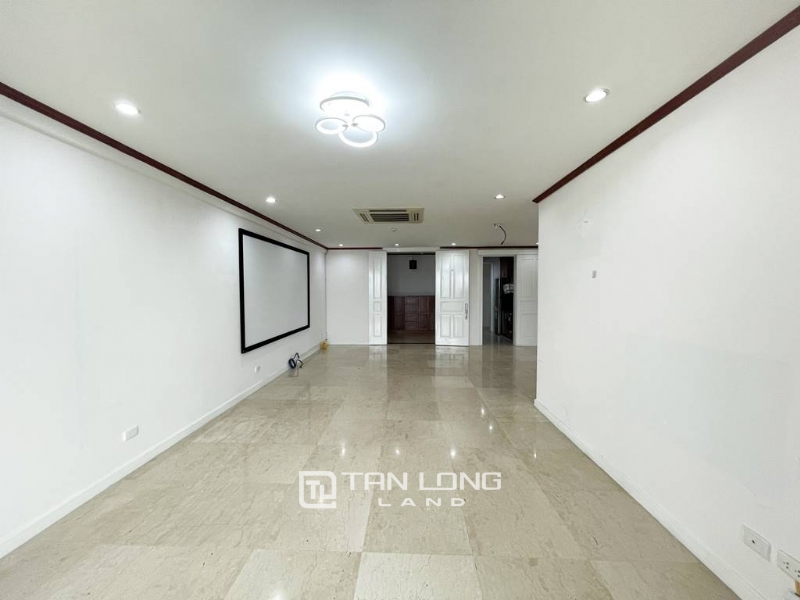 Grand 182 SQM apartment for rent in P2 Ciputra for no option 1