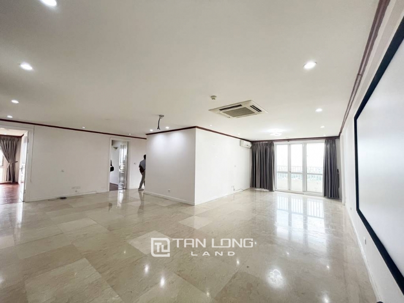 Grand 182 SQM apartment for rent in P2 Ciputra for no option 3