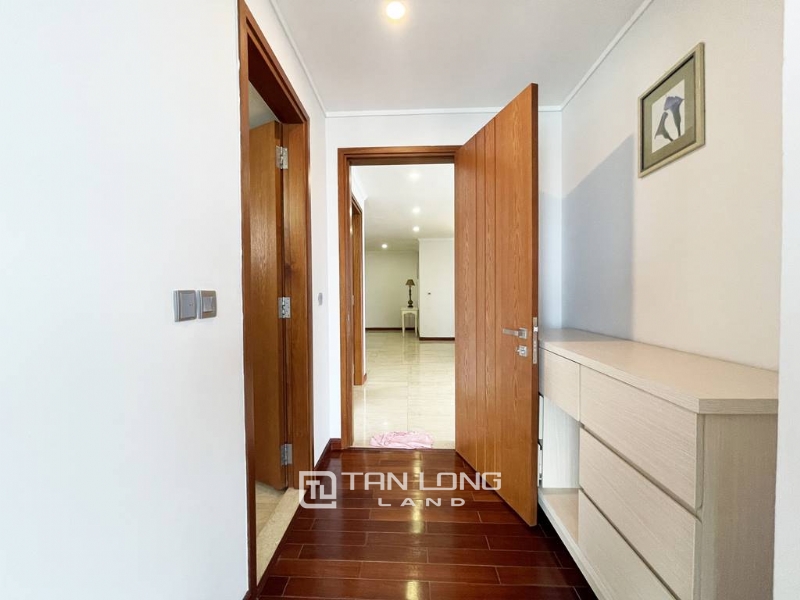 Great 154M2 apartment for lease in L3 Ciputra 20