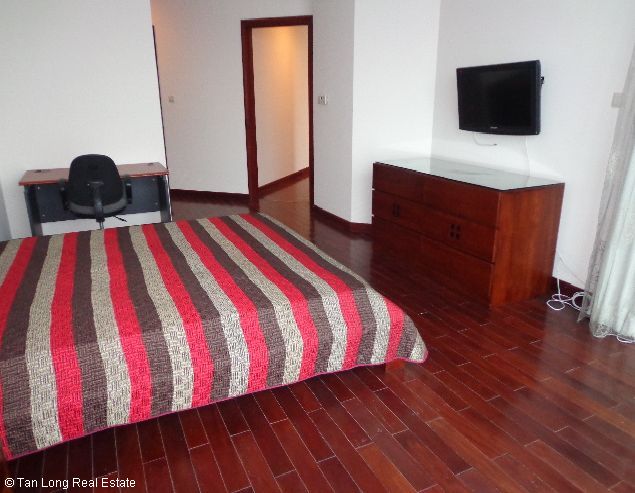Hanoi apartment for rent in Vincom Tower with 02 nice bedrooms 3
