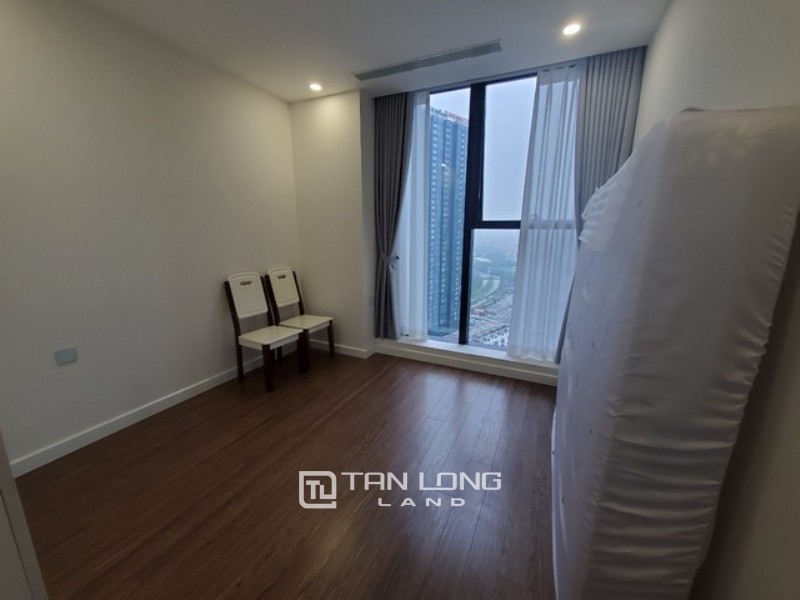 High floor and afforable 2 bedroom apartment for rent in S3 Sunshine City Ha Noi 1