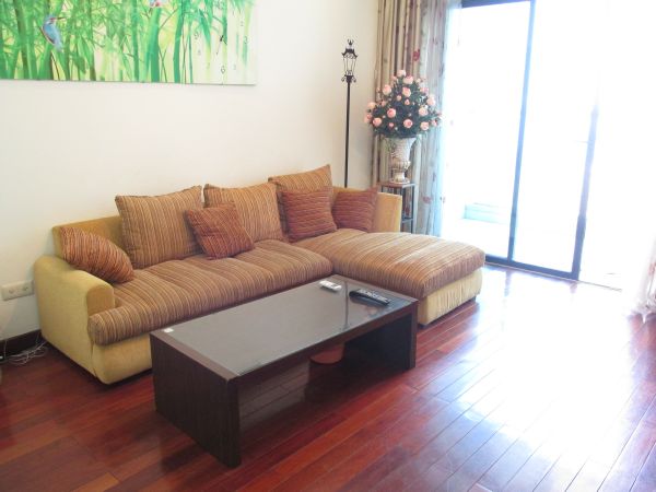 High floor apartment with 1 bedroom, balcony and full of furniture for lease in Vincom Ba Trieu, Hai Ba Trung district, Hanoi. 