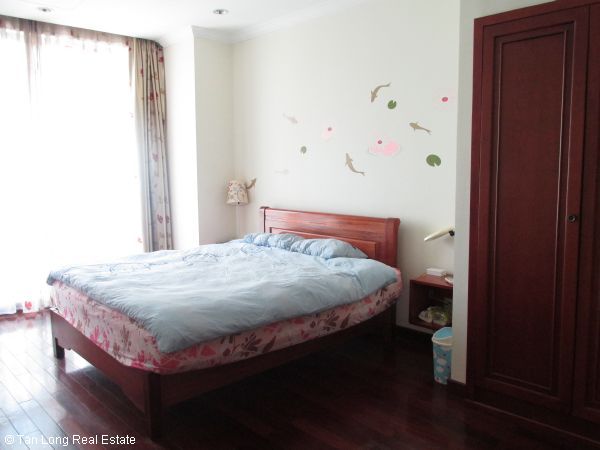 High floor apartment with 1 bedroom, balcony and full of furniture for lease in Vincom Ba Trieu, Hai Ba Trung district, Hanoi. 4