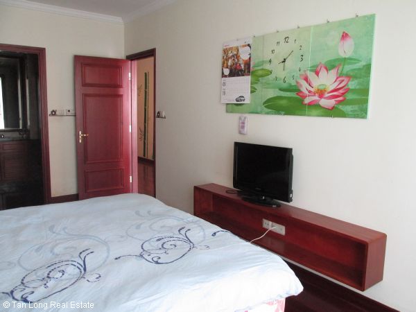 High floor apartment with 1 bedroom, balcony and full of furniture for lease in Vincom Ba Trieu, Hai Ba Trung district, Hanoi. 8