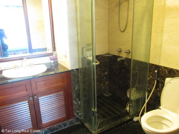 High floor apartment with 1 bedroom, balcony and full of furniture for lease in Vincom Ba Trieu, Hai Ba Trung district, Hanoi. 9