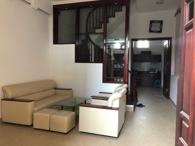 House for rent in Au Co street, Nghi Tam village, Tay Ho district