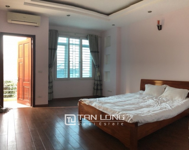 House for rent in Au Co street, Nghi Tam village, Tay Ho district 4