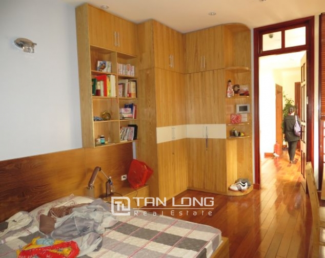 House to rent in Nguyen Du, Hoan Kiem, 5 storeys, $1300 3