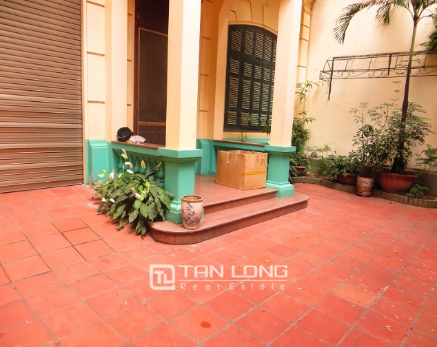 House to sell in Thong Phong lane, Ton Duc Thang street, 6 beds/ 3 baths 1