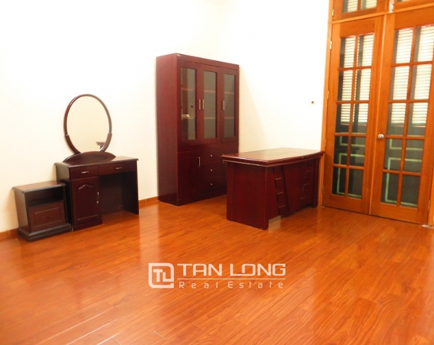 House to sell in Thong Phong lane, Ton Duc Thang street, 6 beds/ 3 baths 5