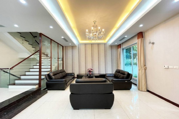 Impressive corner villa for rent in Vinhomes Riverside Bang Lang