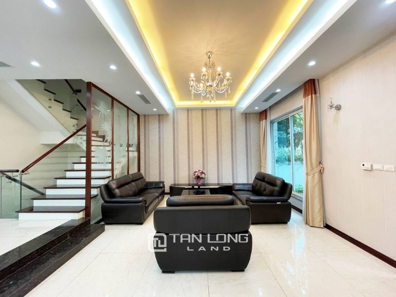 Impressive corner villa for rent in Vinhomes Riverside Bang Lang 1