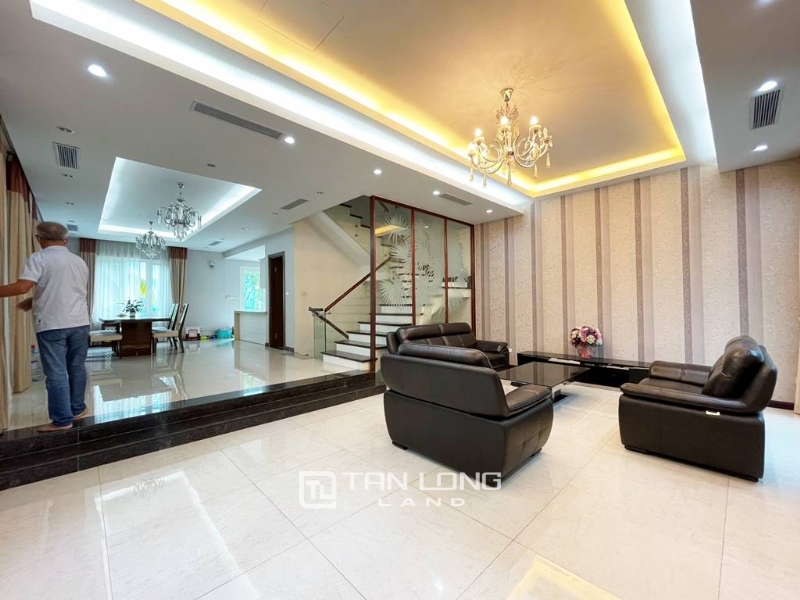 Impressive corner villa for rent in Vinhomes Riverside Bang Lang 2