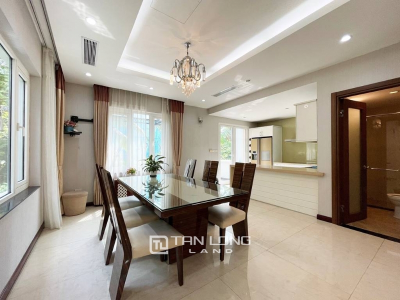 Impressive corner villa for rent in Vinhomes Riverside Bang Lang 4
