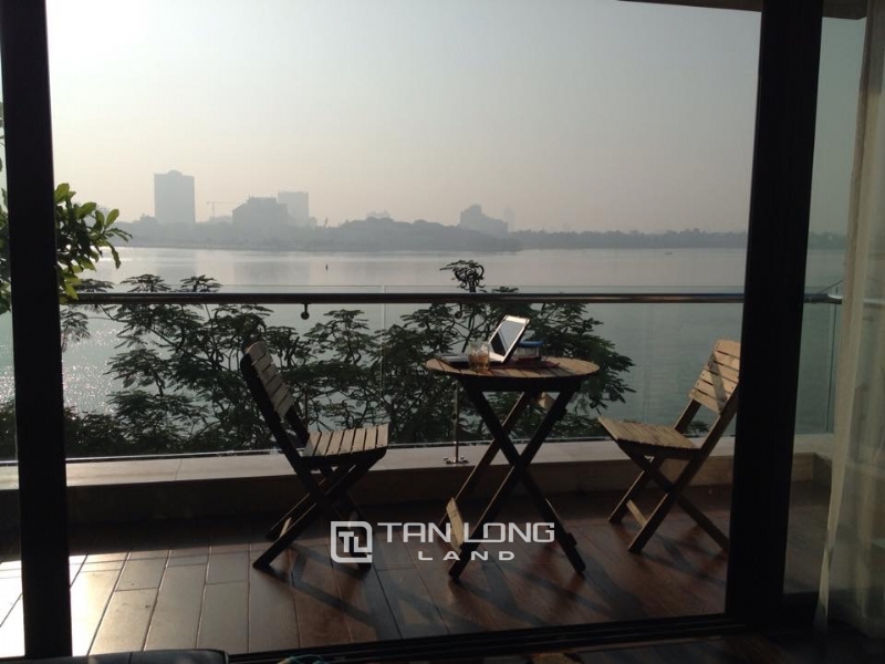 Lake view apartment for rent in road surface Nhat Chieu street, Tay ho district 10