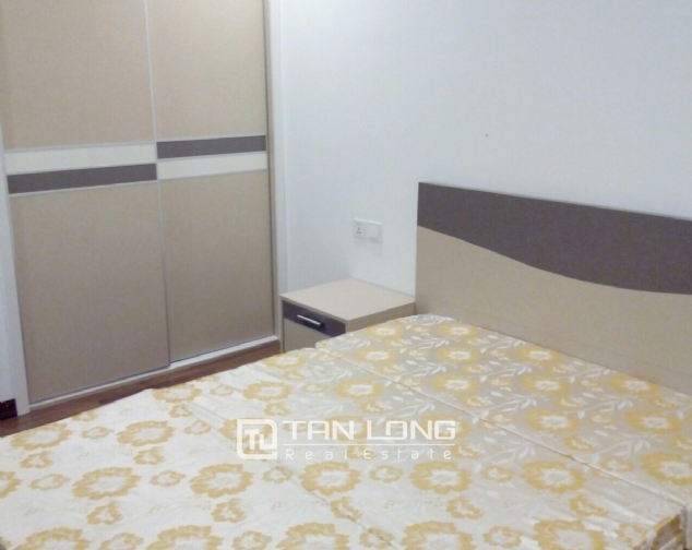 Lake view apartment with 2 bedrooms for rent in Vinhomes Nguyen Chi Thanh, Hanoi 5