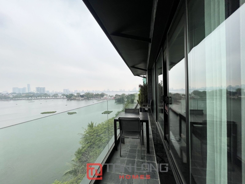 Lake view Truc Bach and luxurious 2 bedroom apartment in Ba Dinh to rent. 1