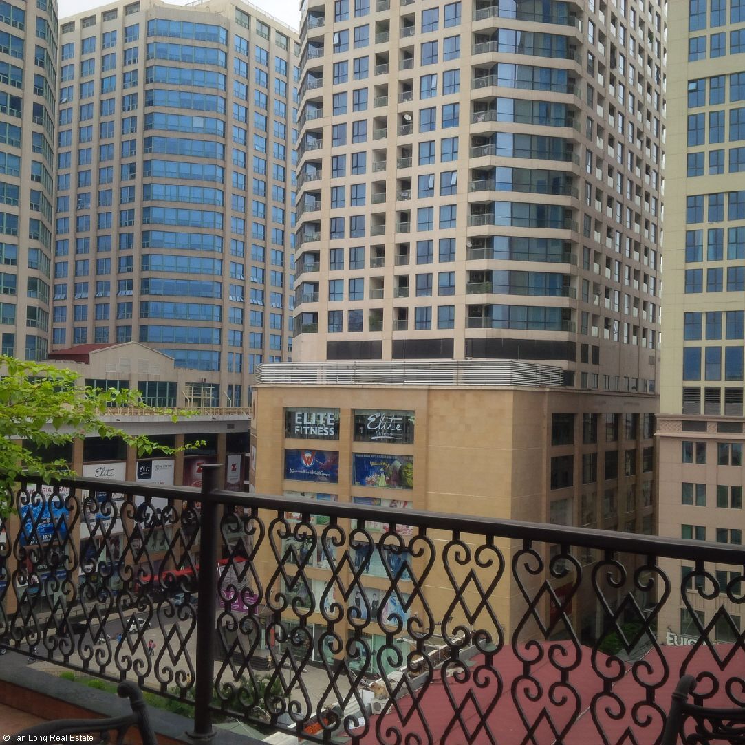 Large 01 bedroom penthouse for rent in Thai Phien, near Vincom Tower 2