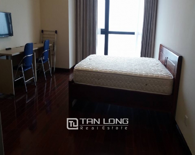 Large 3 bedroom apartment for rent in R1 Royal City 6