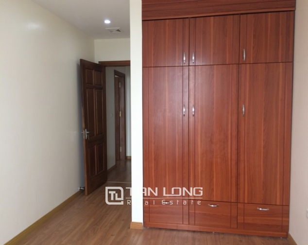 Large 3 bedroom apartment without furniture for rent in Mandarin Garden, Cau Giay, Hanoi 8