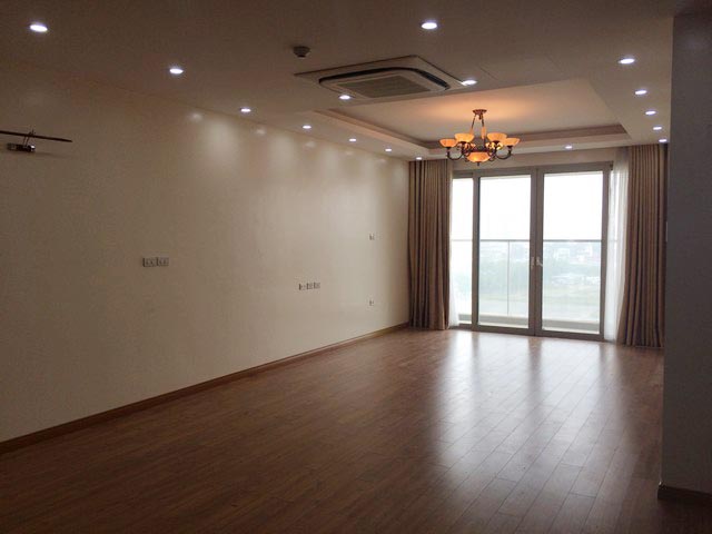 Large 3 bedroom apartment without furniture for rent in Mandarin Garden, Cau Giay, Hanoi