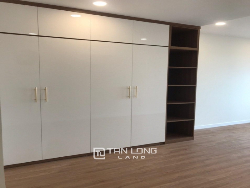 Large apartment with 2-bedroom for rent in Kosmo Tay Ho 6