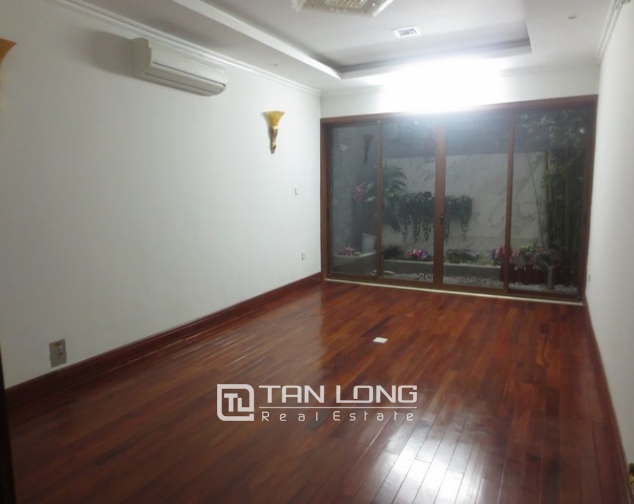 Large house for lease in Yet Kieu lane, 5 bedrooms, $2000/month 1
