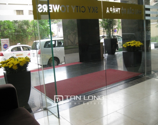 Leasing 3 bedroom apartment in Sky City Tower, Lang Ha, Dong Da district 1
