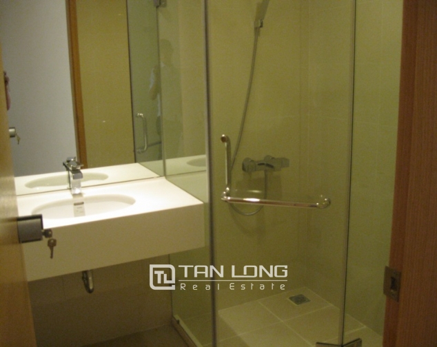 Leasing 3 bedroom apartment in Sky City Tower, Lang Ha, Dong Da district 2