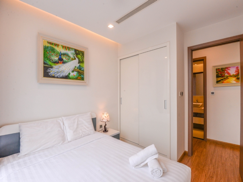 Lively apartment for rent in Vinhomes Metropolis Ba Dinh 8