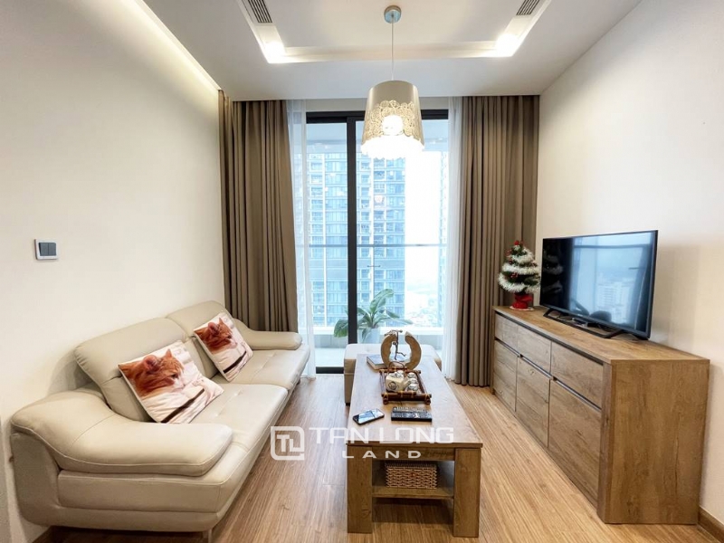 Lovely 1 - bedroom apartment in Vinhomes Metropolis for rent 2