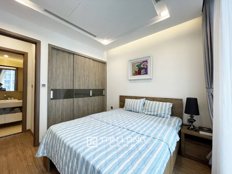 Lovely 1 - bedroom apartment in Vinhomes Metropolis for rent 11