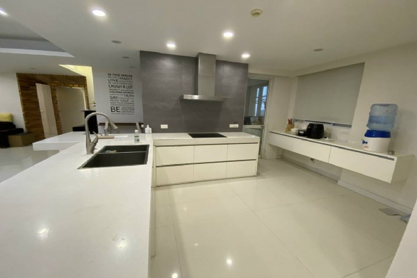 Luxurious 2BDs / 154SQM apartment in E5 Ciputra for rent