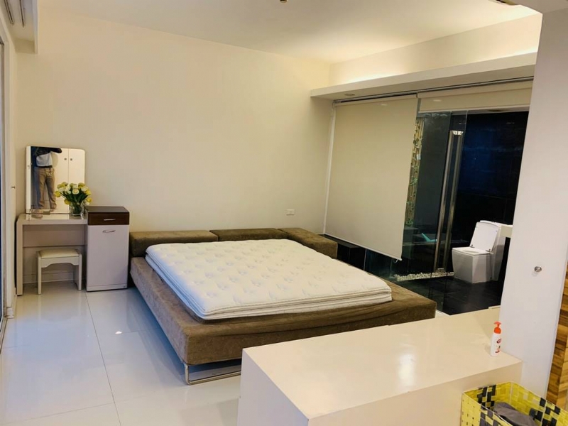 Luxurious 2BDs / 154SQM apartment in E5 Ciputra for rent 10