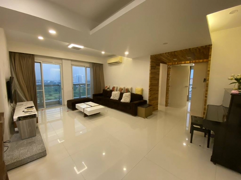 Luxurious 2BDs / 154SQM apartment in E5 Ciputra for rent 5