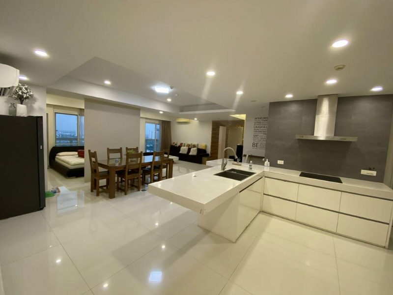 Luxurious 2BDs / 154SQM apartment in E5 Ciputra for rent 6