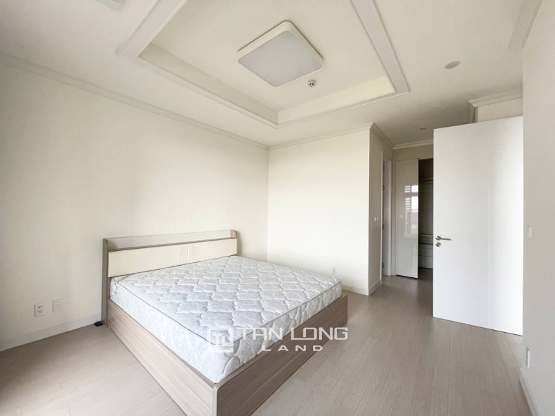 Luxurious 3 - bedroom apartment for rent in Starlake Tay Ho Tay 7