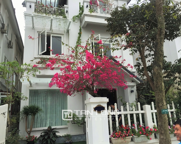 Luxurious 3 bedrooms villa for rent in Anh Dao, Vinhomes, Long Bien dis 1