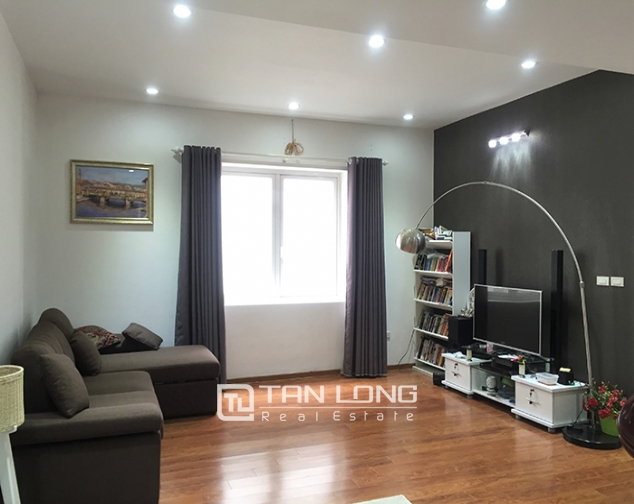 Luxurious 3 bedrooms villa for rent in Anh Dao, Vinhomes, Long Bien dis 5