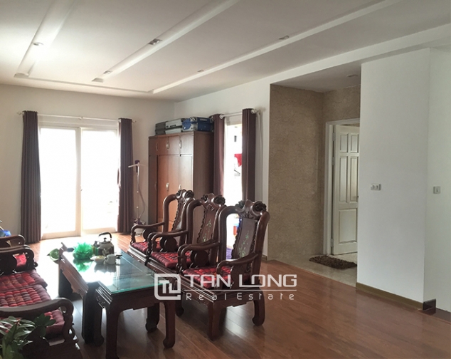 Luxurious 3 bedrooms villa for rent in Anh Dao, Vinhomes, Long Bien dis 8