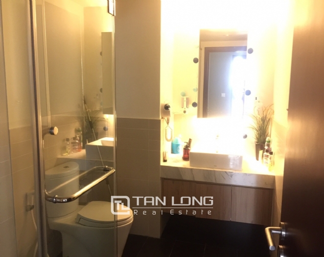 Luxury apartment for rent with 2 bedrooms in Watermark, Lac Long Quan street! 2