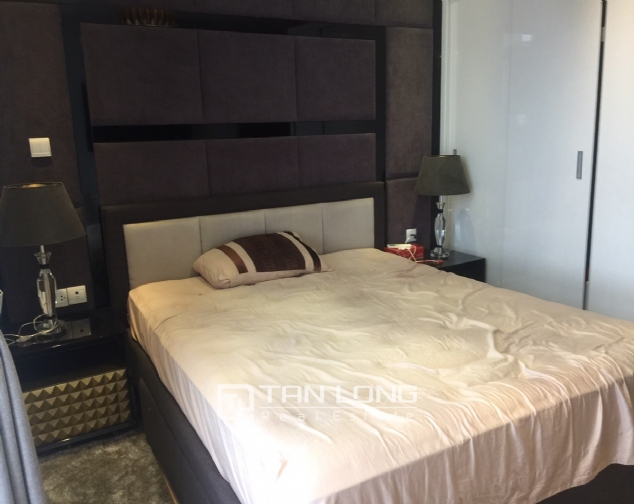 Luxury apartment for rent with 2 bedrooms in Watermark, Lac Long Quan street! 1