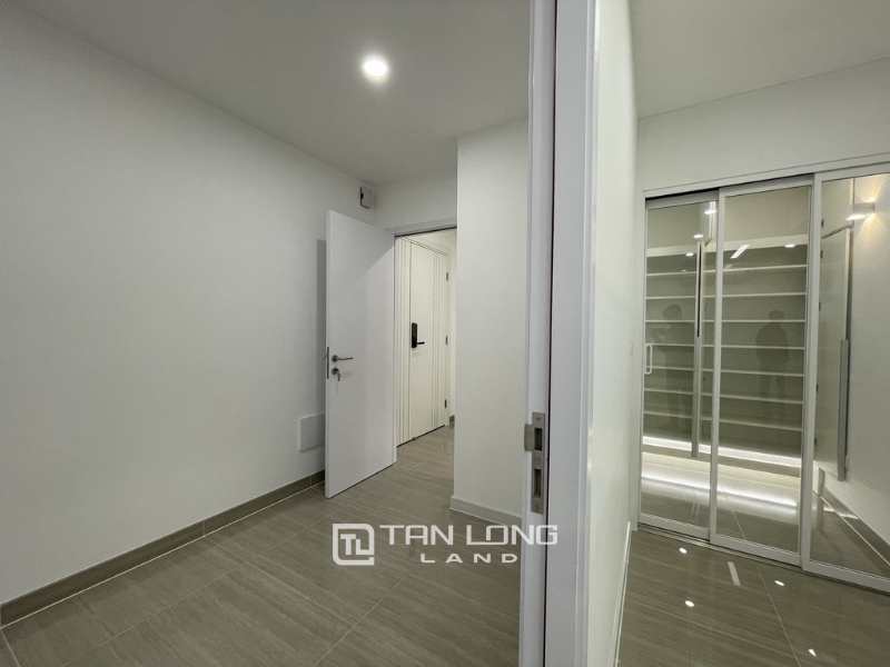 Luxury apartment for rent with basic furniture at The Link Ciputra 11