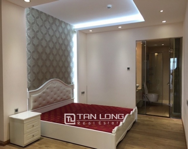 Luxury apartment with 3 bedrooms for lease in Thang Long Number One 4