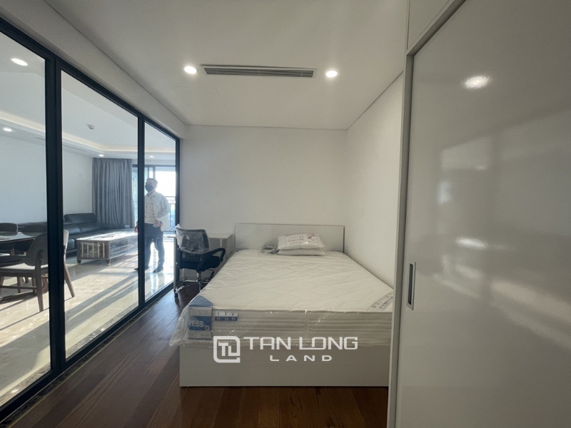 Marvellous 2 bedrooms for rent in D Le Roi Soleil Quang An 12