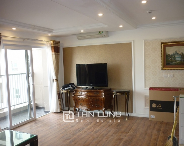 Middle floor 3 bedroom apartment in Tower C, Golden Palace for lease 2